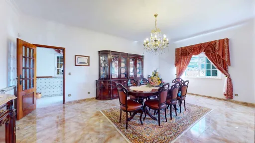 Moradia T5, na calhandriz com piscina