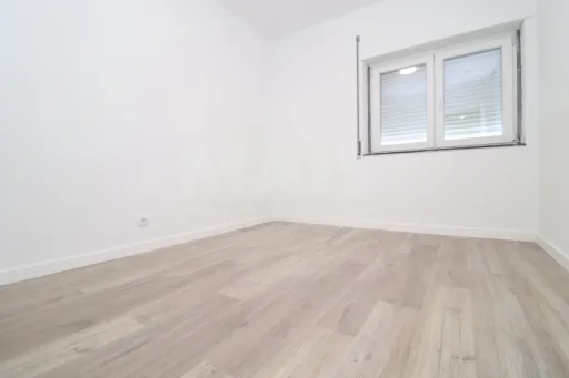 Fully Renovated 3-Bedroom Ground-Floor Apartment with Patio in Samora Correia