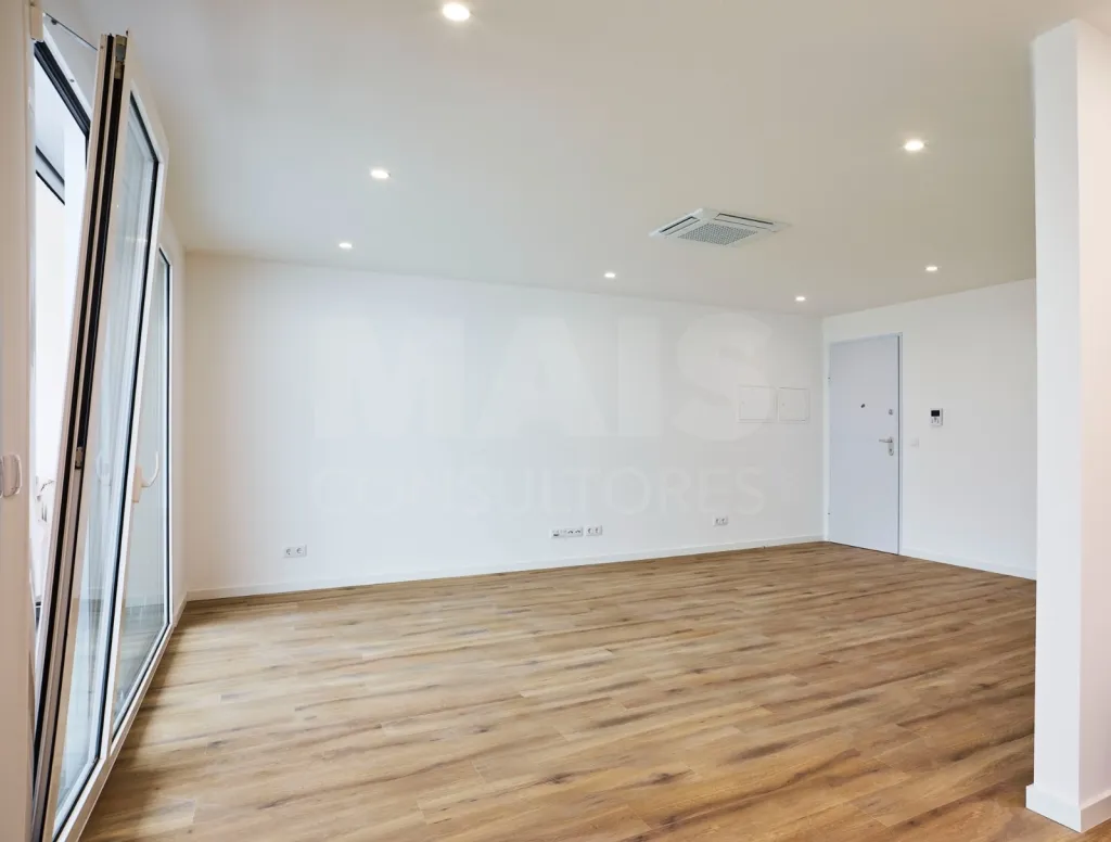 2 bedroom apartment with 2 parking spaces