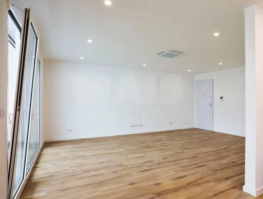 2 bedroom apartment with 2 parking spaces