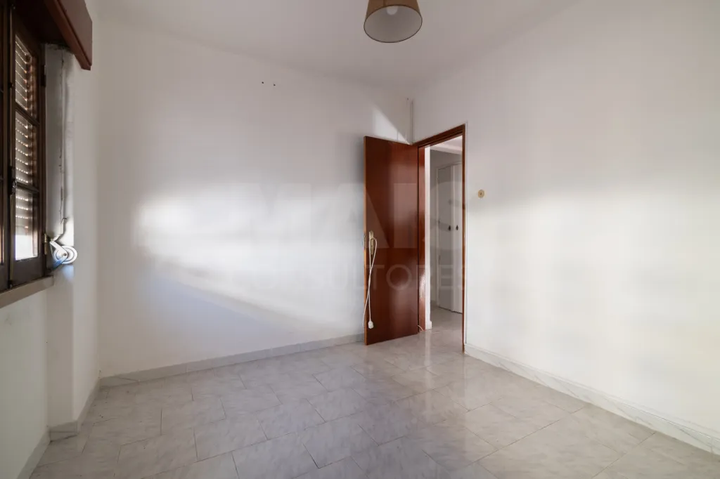 Prédio em propriedade total, localizado numa zona central da Lourinhã,