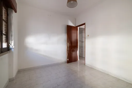 Prédio em propriedade total, localizado numa zona central da Lourinhã,