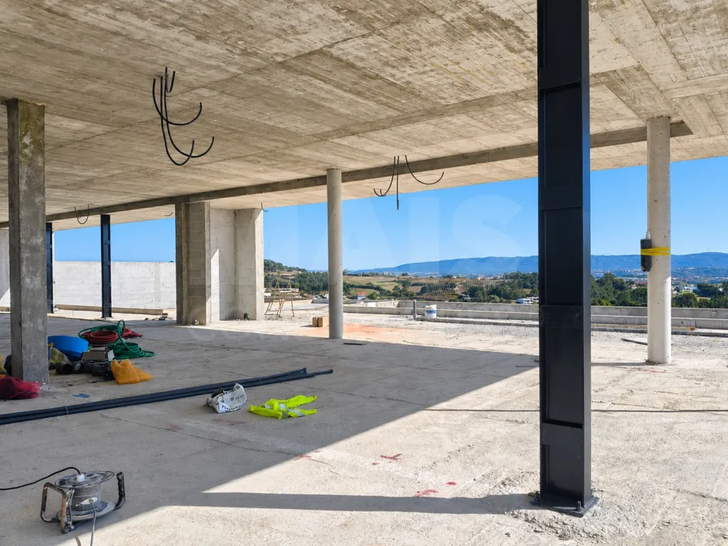 Single-Story 3-Bedroom + 1 House with Master Suite, Garden, Pool, and Garage for 2 Cars | ALCOBAÇA | OFF-MARKET