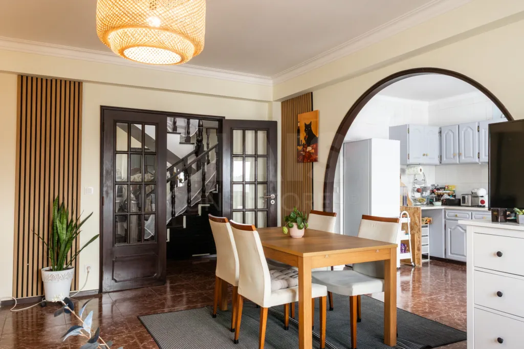 T2+2 Duplex com garagem, terraços e vista desafogada | Avenal – Caldas da Rainha