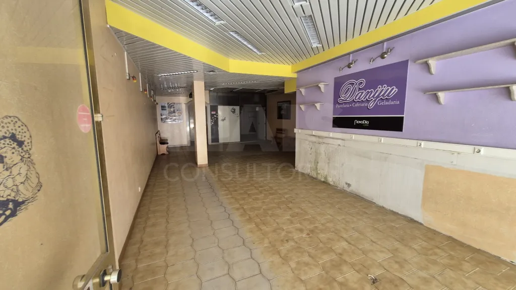 Um espaço. Diferentes caminhos. | 123 M² NO CENTRO DA BENEDITA