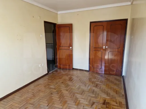 Apartamento de 3 assoalhadas junto ao Metro da Pontinha