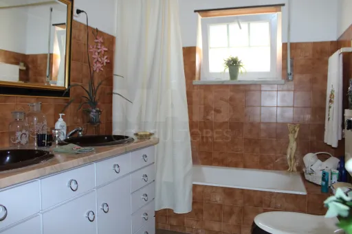 Moradia com 3 Apartamentos Independentes | Ideal AL | Perto da Praia da Areia Branca