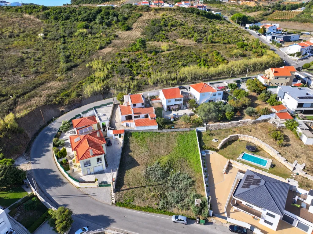 Lote Urbano c/ 464m2 e Proj. para Moradia T4 com Piscina & Vista Desafogada | VARATOJO