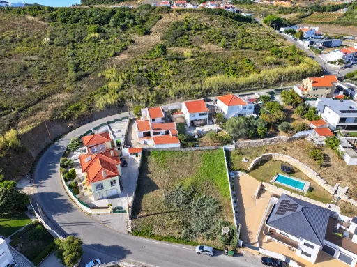 Lote Urbano c/ 464m2 e Proj. para Moradia T4 com Piscina & Vista Desafogada | VARATOJO