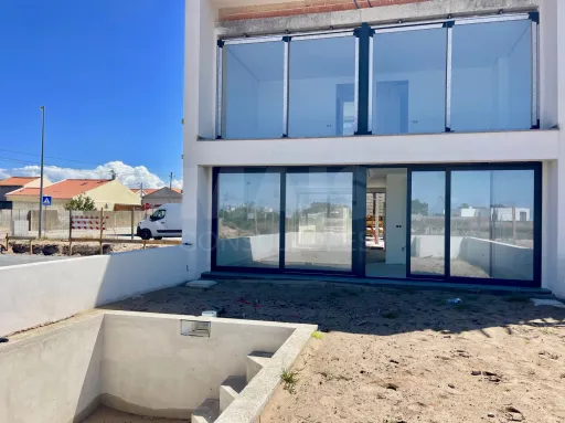 Moradia T3 em Ferrel com Piscina