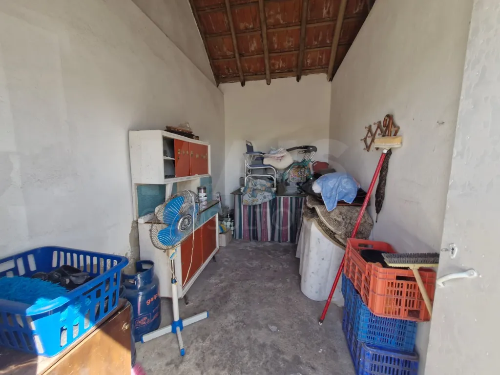 Quintinha com Moradia T2, Anexo/Armazém e Terreno de 1.247 m² em Foros de Salvaterra
