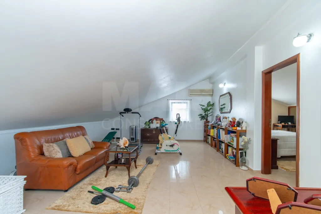 Moradia T3+1 com Garagem no Carregado