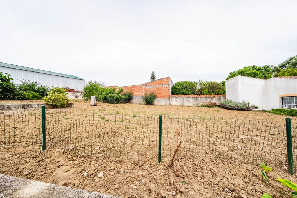 Moradia T5 com 2 Anexos em Terreno com mais de 1.400 m²