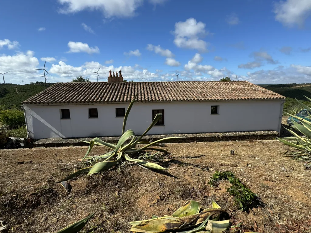 Moradia T3 no campo, perto de Lagos com 15 ha - Negociável