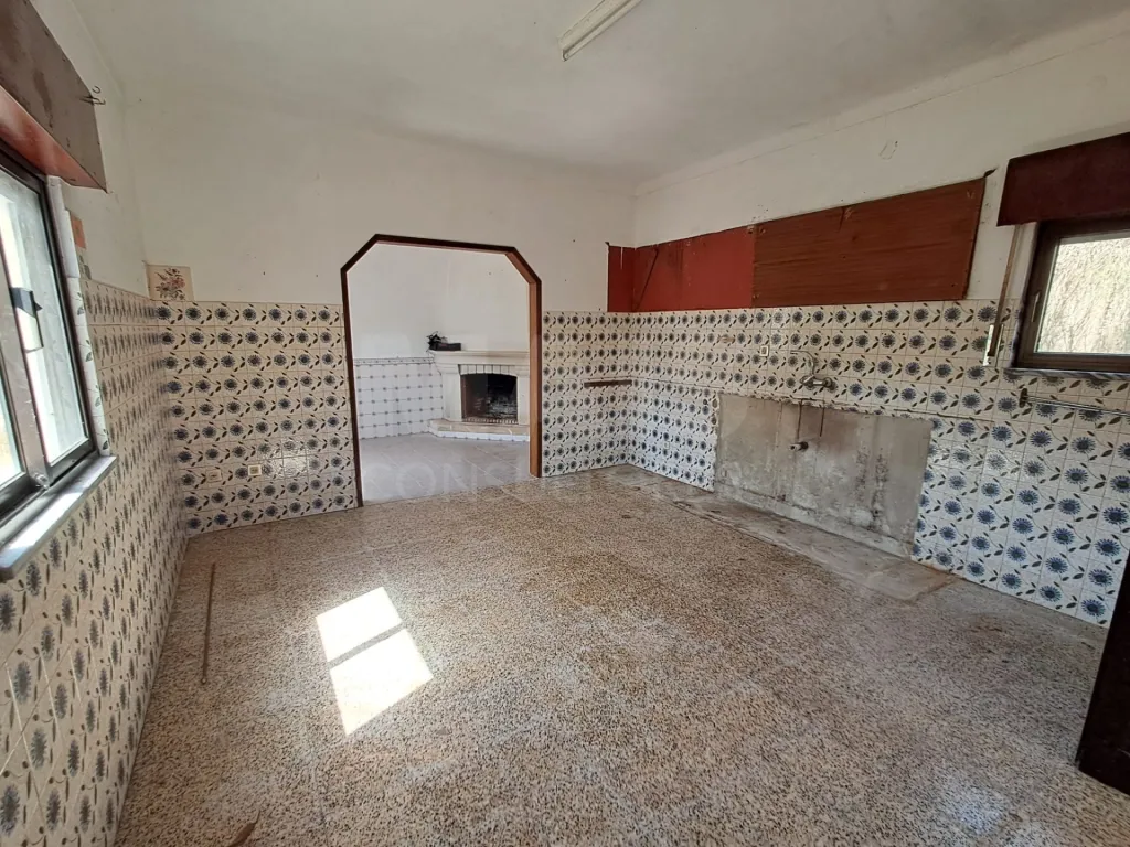 Moradia T2 c/ terreno em Salir de Matos