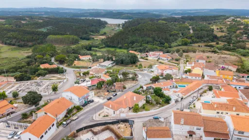 Moradia T3 de Requinte e Qualidade com Terreno no Nadadouro