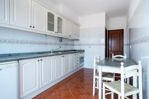 3-Bedroom Apartment with Parking and Storage in Samora Correia