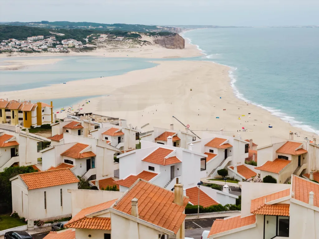 T2 Mobilado a Dois Passos da Praia com Vista Mar de Sonho