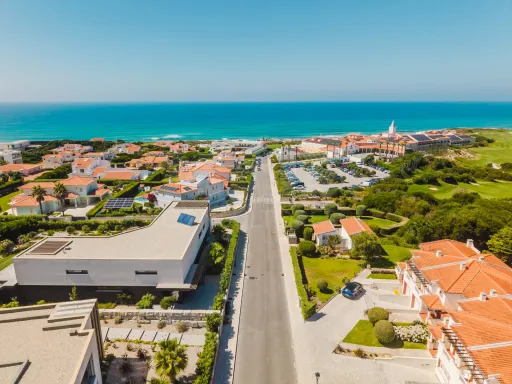 3-Bedroom Apartment with Sea View, Pool and Garage in Praia D'El Rey Golf & Beach Resort