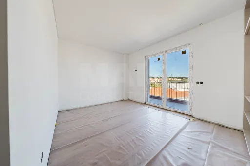 Apartamento T2 Novo com Garagem Privativa e Varanda Ampla em Ferrel junto ao Baleal Fracção G