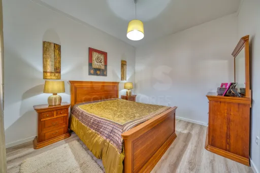 Viva com Espaço e Conforto: Moradia T4 com Anexo e Garagem em Coruche – Pronta a Habitar