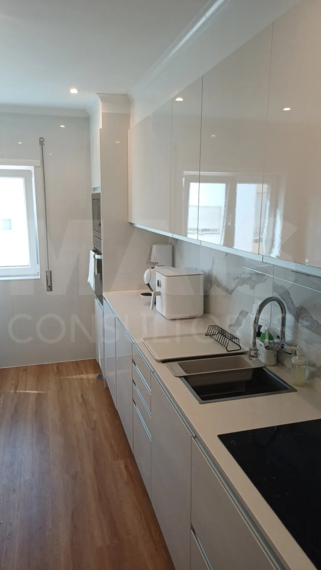 Apartamento T2 Remodelado no Centro do Cadaval