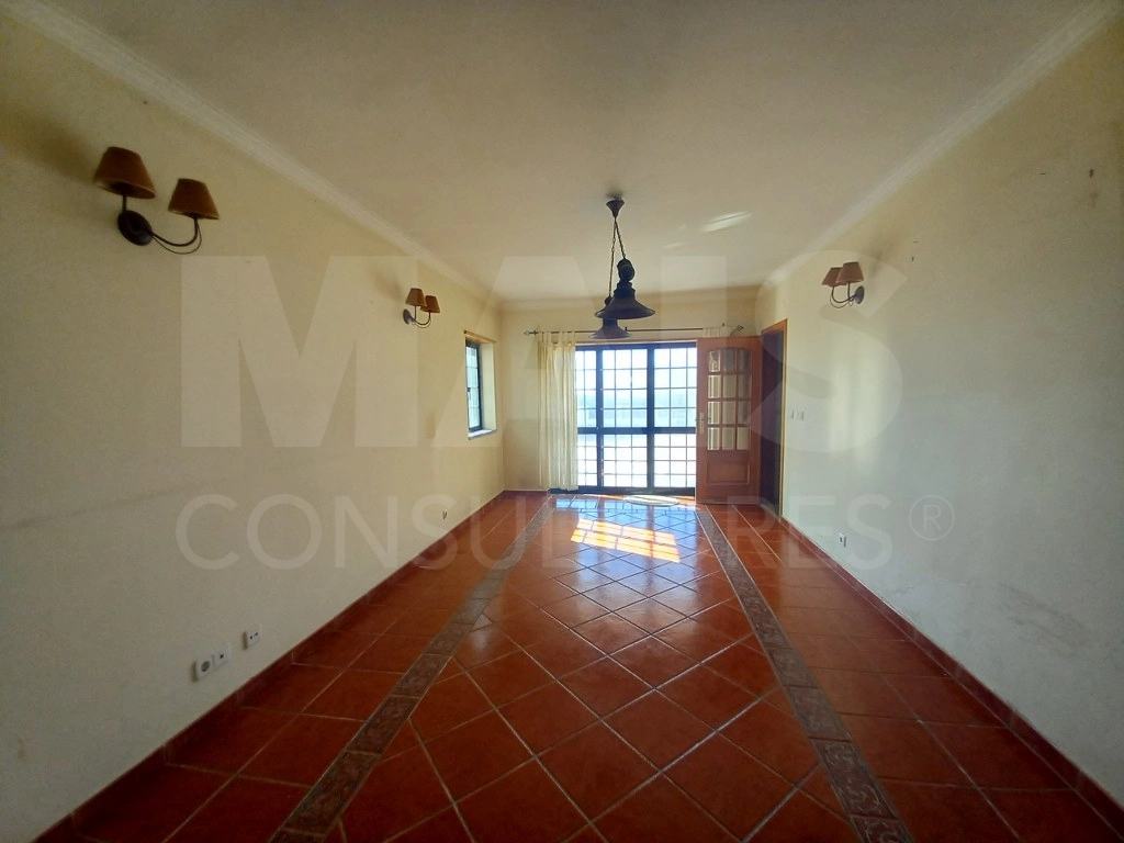 Moradia de 5 Assoalhadas em Ribamar C/ lote de 300m2 e Sótão amplo
