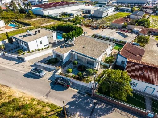 4 bedroom villa with pool