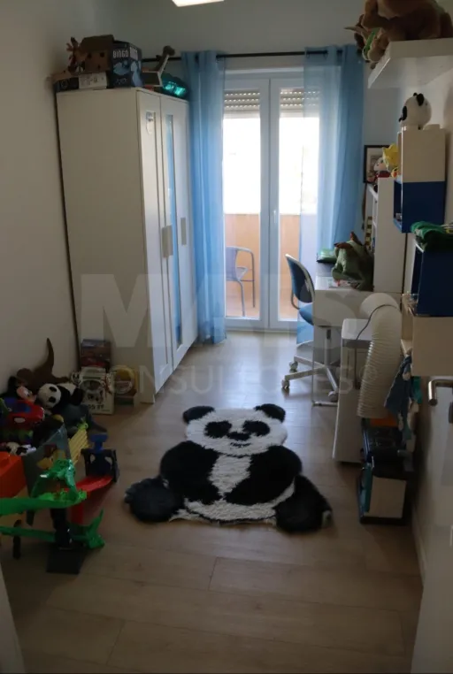 Apartamento T3 totalmente remodelado na Póvoa de Santa Iria com vista rio