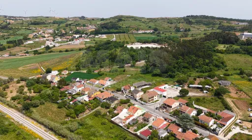 Moradia T2+1, em Sapataria, Sobral de Monte Agraço