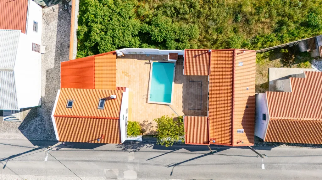 Moradia e dois Anexos T1 com piscina em Casais Mestre Mendo