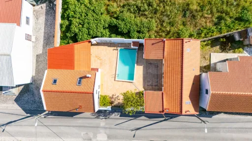 Moradia e dois Anexos T1 com piscina em Casais Mestre Mendo