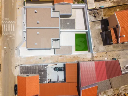 Exclusiva Moradia T4 Moderna com Conforto e Elegância Perto das Praias de Peniche