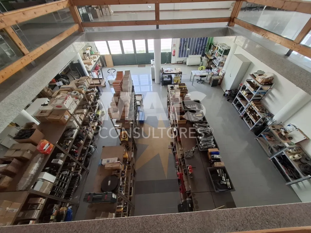 Building with Warehouse and Land for Expansion in Vila Nova de Santo André, Setúbal