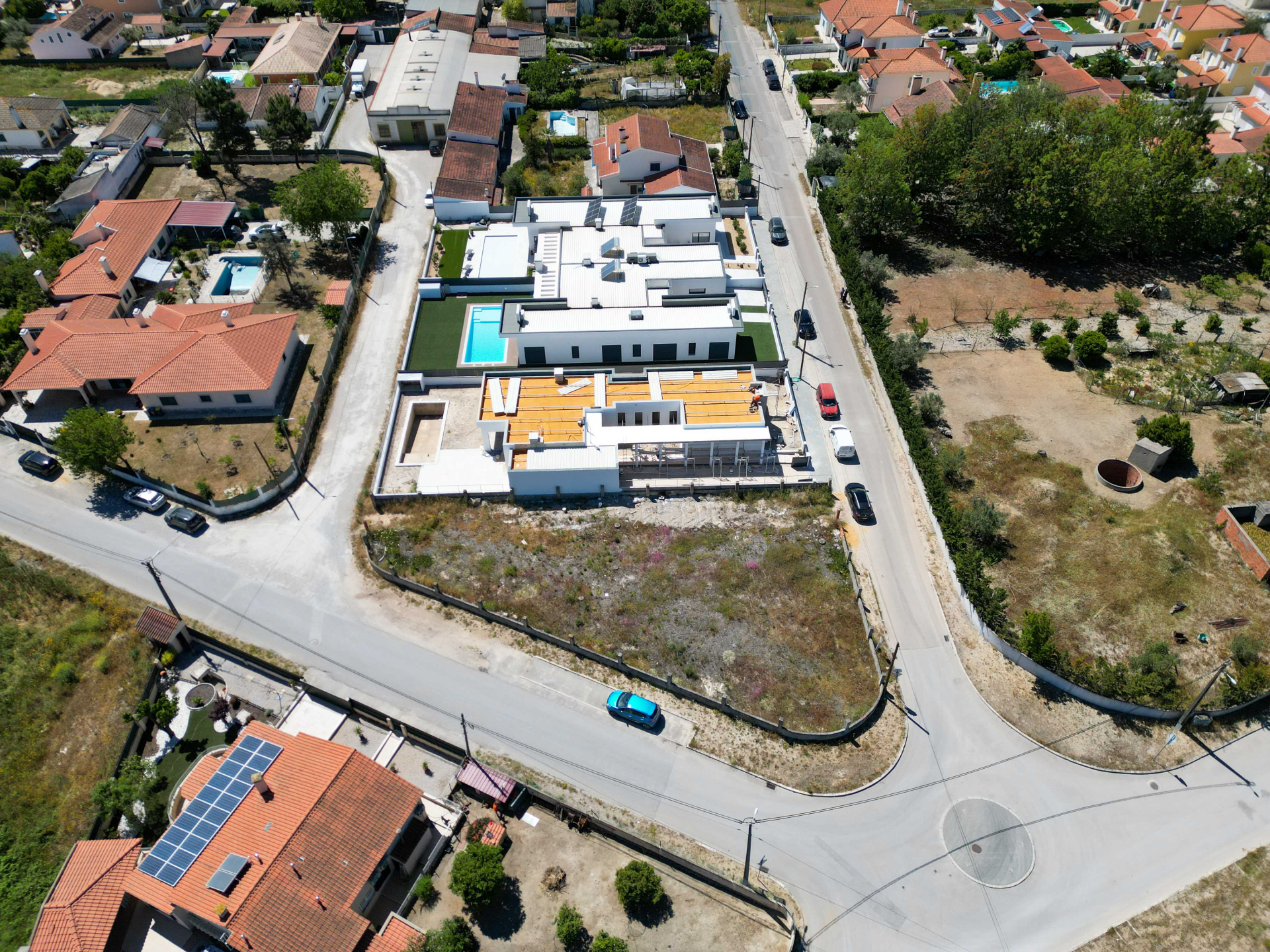 Moradias térreas T4 C\ 4 Suites e Piscina