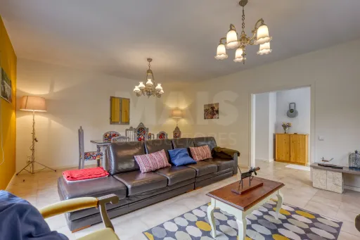 Moradia T3 Remodelada, Pronta a Habitar, com Ginásio, Anexo e Jardim