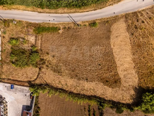 Oportunidade de Investimento – Terreno com 1818 m² para construção na Lourinhã