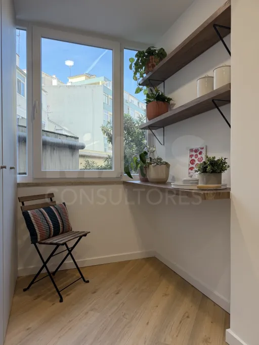 Oportunidade Única — T2 Renovado na Praça São João Batista