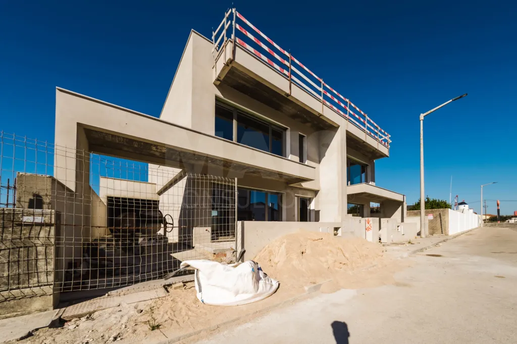 Moradia T3+1, Garagem, Espaço Exterior e Varanda Panorâmica e uma vista