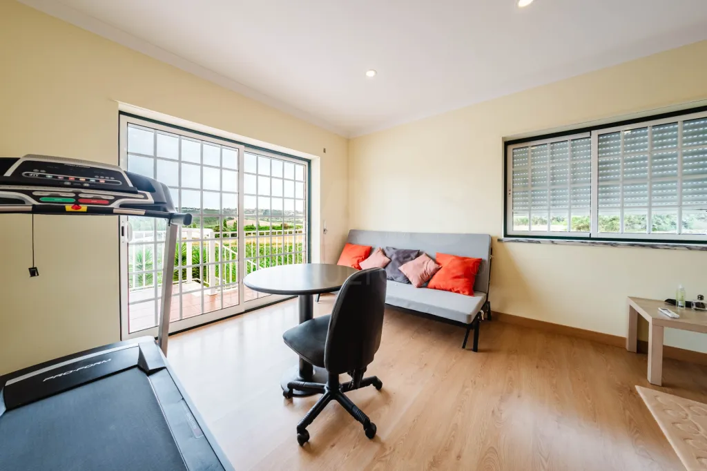 Moradia T5 com 2 Anexos em Terreno com mais de 1.400 m²
