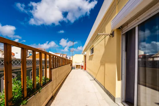 Apartamento T3+1 no Centro de Peniche com Terraço Privativo e Elevada Rentabilidade