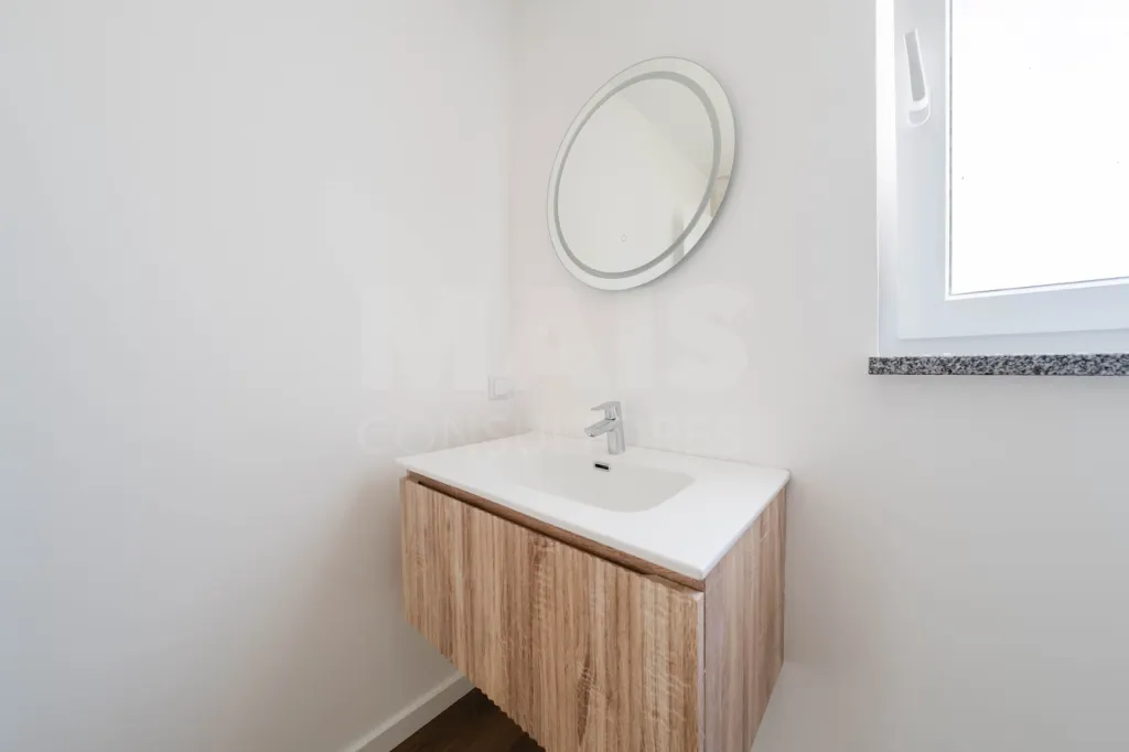Exclusiva Moradia T4 Moderna com Conforto e Elegância Perto das Praias de Peniche