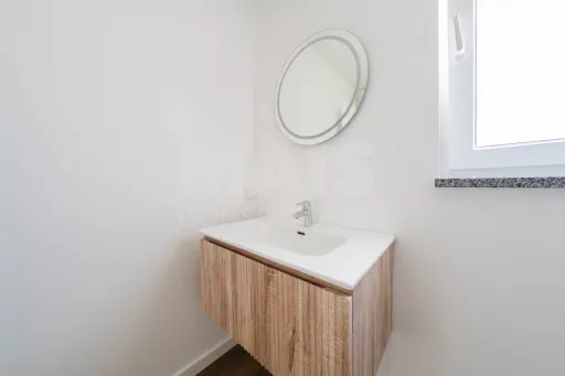 Exclusiva Moradia T4 Moderna com Conforto e Elegância Perto das Praias de Peniche