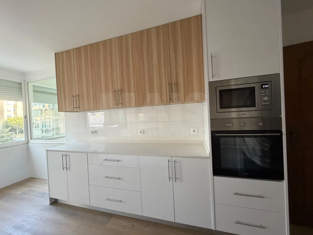 Apartamento T4 em Carnide