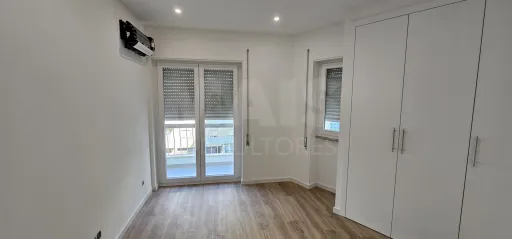 Renovated 2-Bedroom Apartment, Brand New, Dafundo