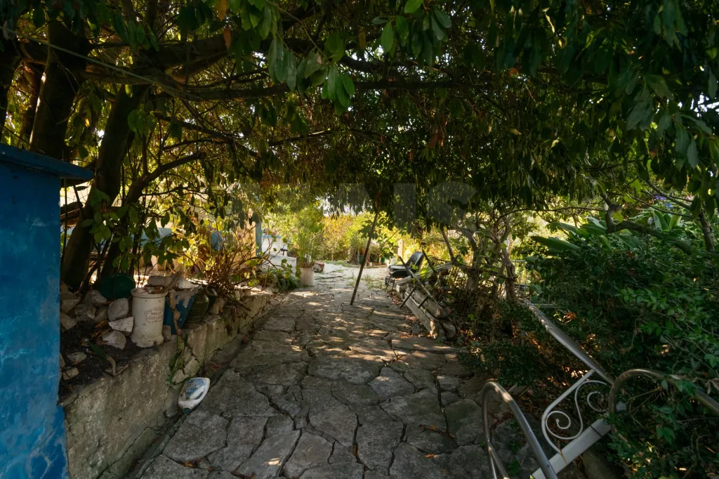 Duas Moradias com Terreno de 1.480 m² no centro da Lourinhã
