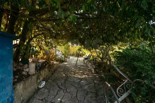 Duas Moradias com Terreno de 1.480 m² no centro da Lourinhã