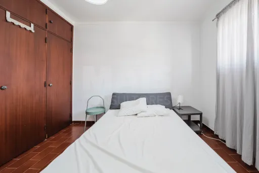 Apartamento T2 com Sótão e Varanda junto à Praia do Baleal