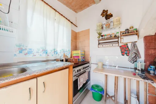 Moradia T2 em Alcanede, Santarém com Jardim e Terreno Urbano