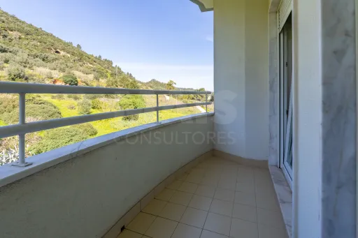 Apartamento T3 com box e vista rio em Vila Franca de Xira